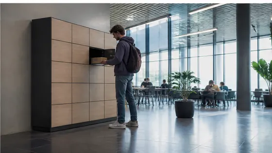 Click en collect lockers voor universiteiten — een praktijkopstelling met smart lockers voor 2026