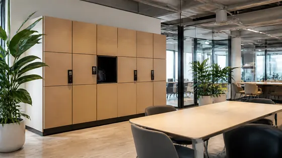 Smart lockers voor flexkantoren — een praktijkopstelling met smart lockers voor 2026