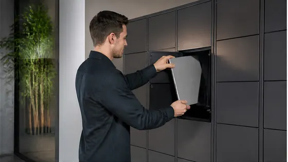 Gidsen — een praktijkopstelling met smart lockers voor 2026